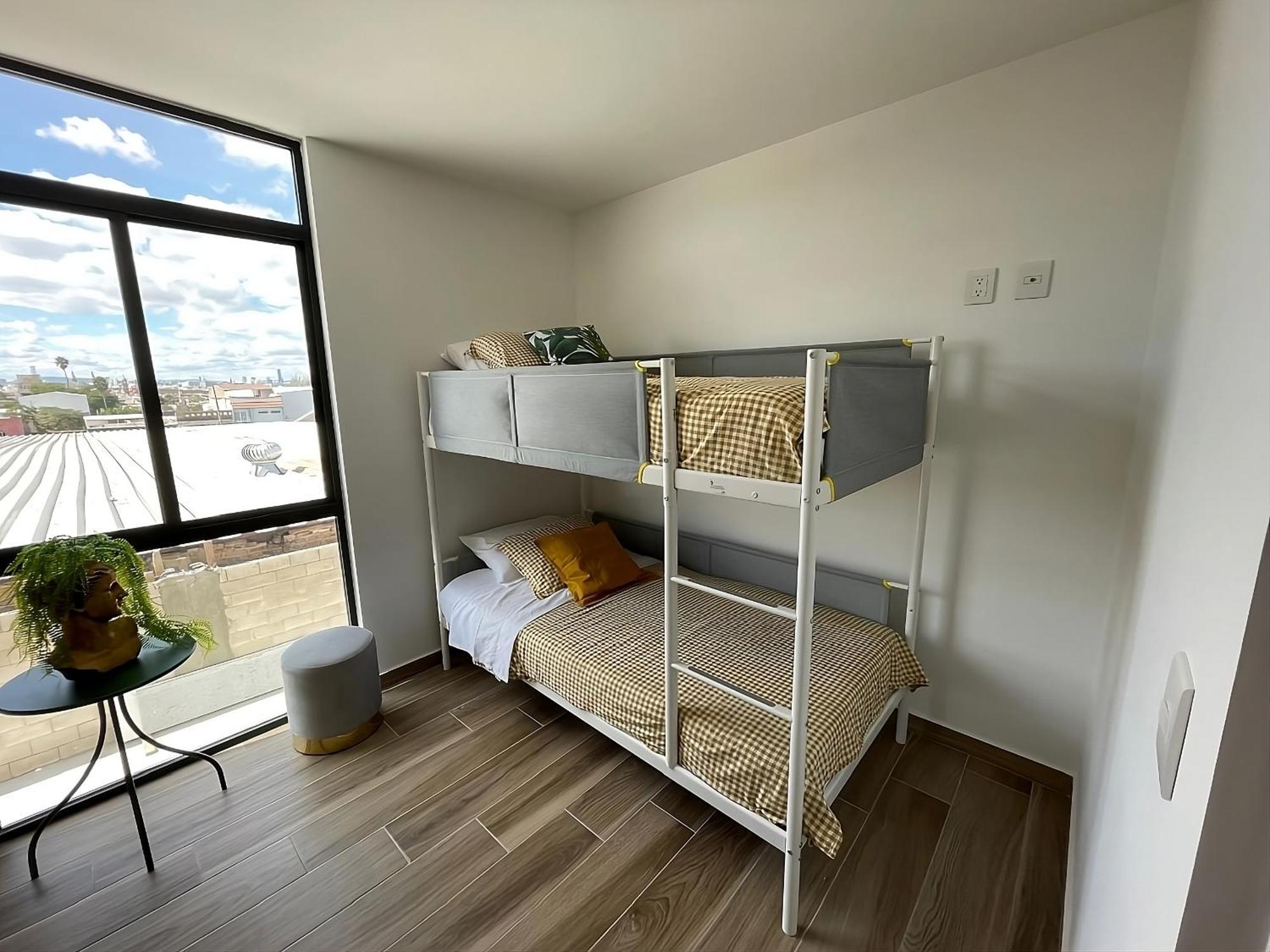 Depa Familiar Centrico Gdl Con Estacionamiento Apartment Гуадалахара Екстериор снимка