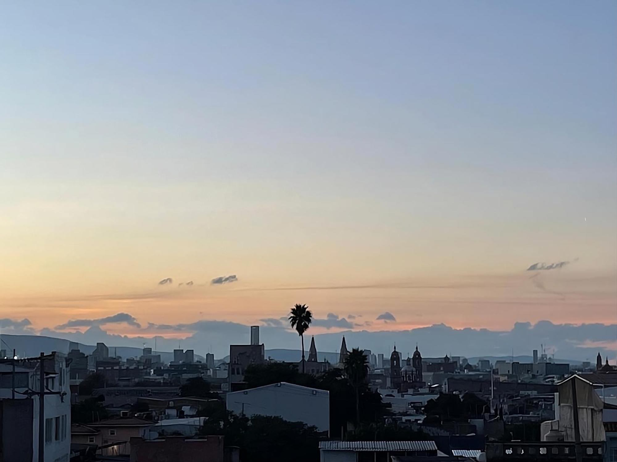 Depa Familiar Centrico Gdl Con Estacionamiento Apartment Гуадалахара Екстериор снимка