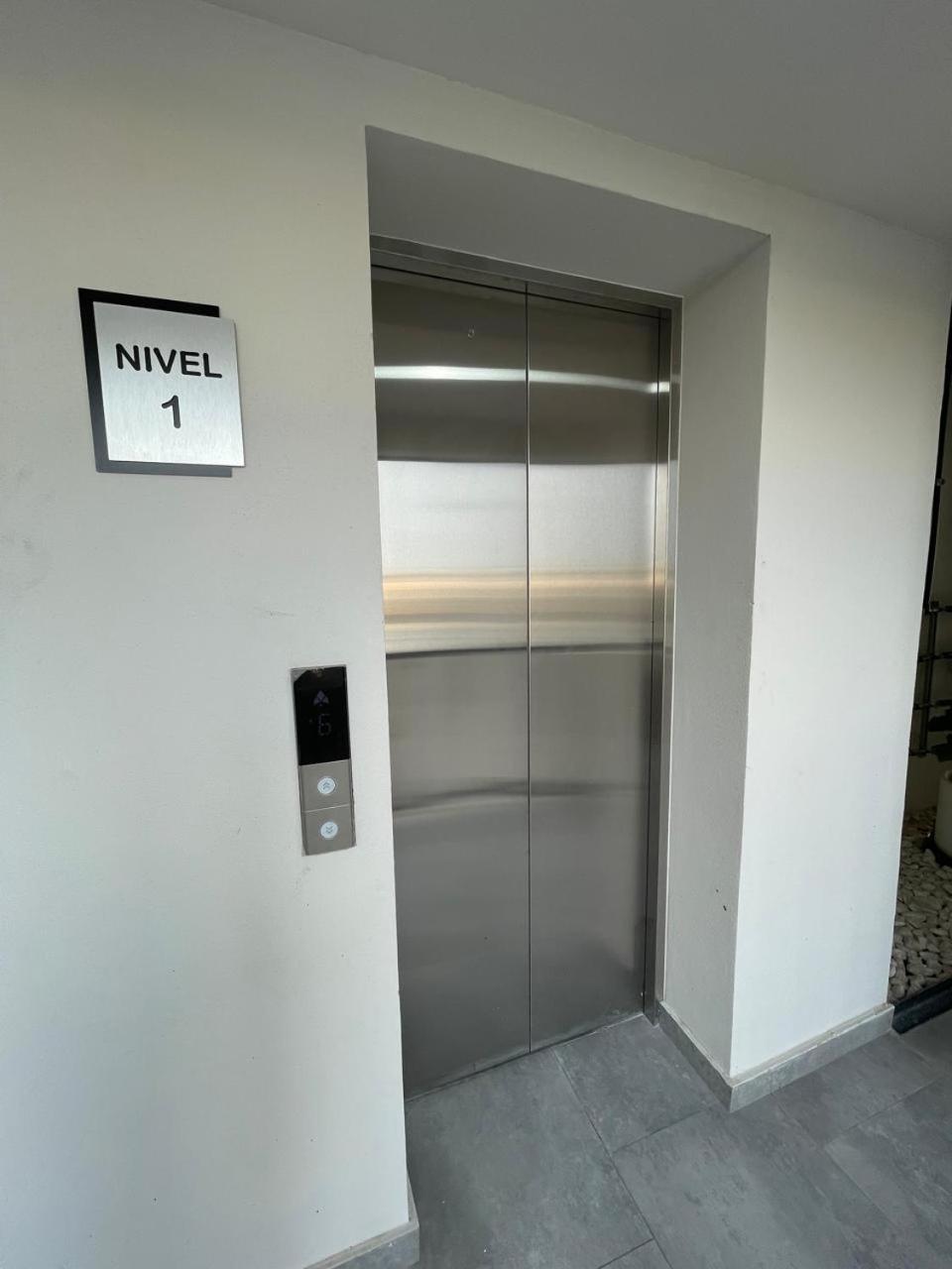 Depa Familiar Centrico Gdl Con Estacionamiento Apartment Гуадалахара Екстериор снимка