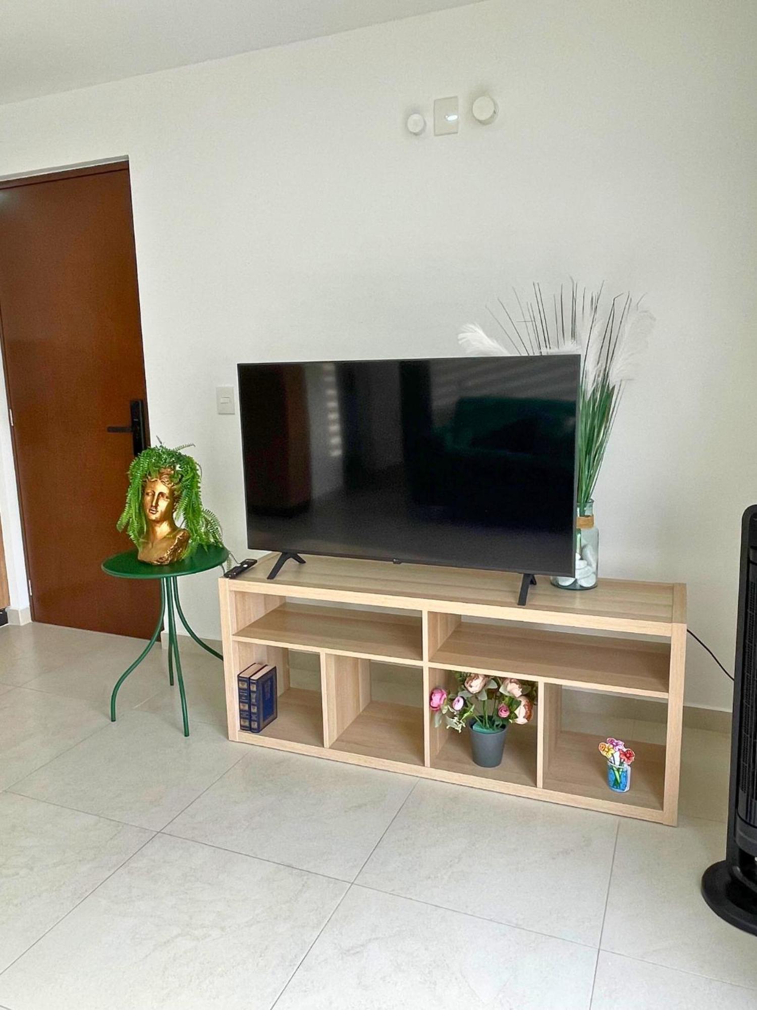 Depa Familiar Centrico Gdl Con Estacionamiento Apartment Гуадалахара Екстериор снимка