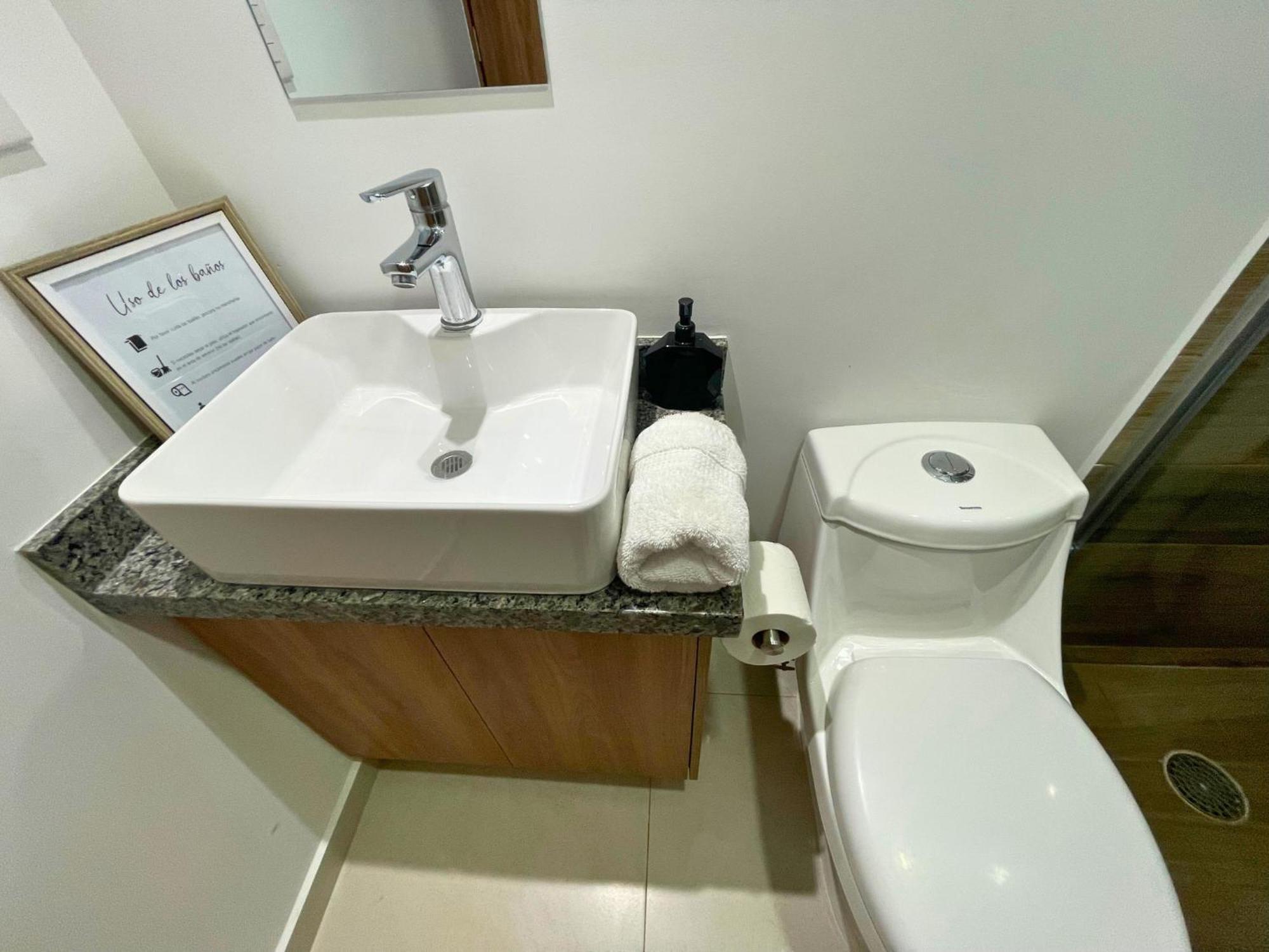 Depa Familiar Centrico Gdl Con Estacionamiento Apartment Гуадалахара Екстериор снимка