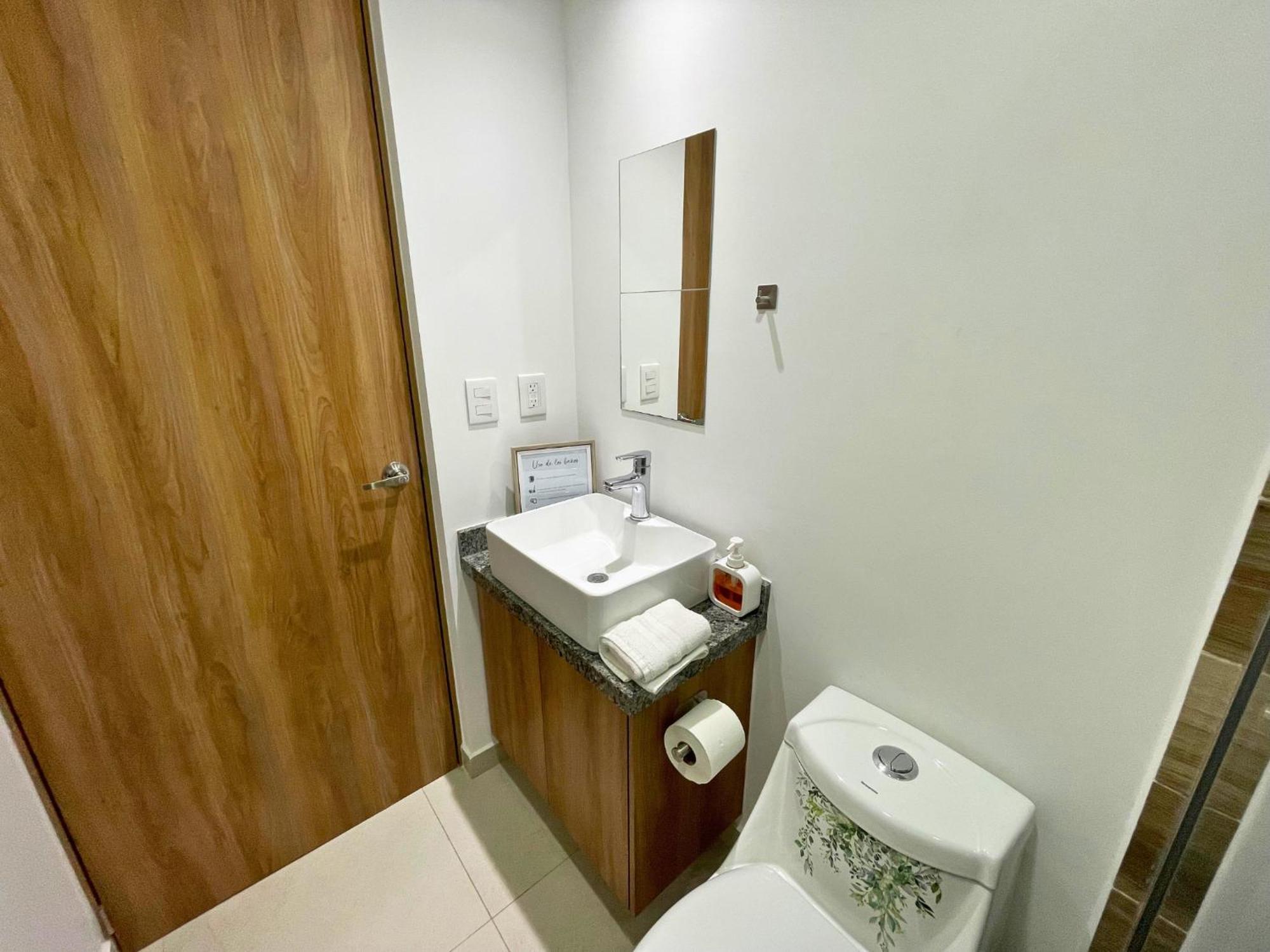 Depa Familiar Centrico Gdl Con Estacionamiento Apartment Гуадалахара Екстериор снимка