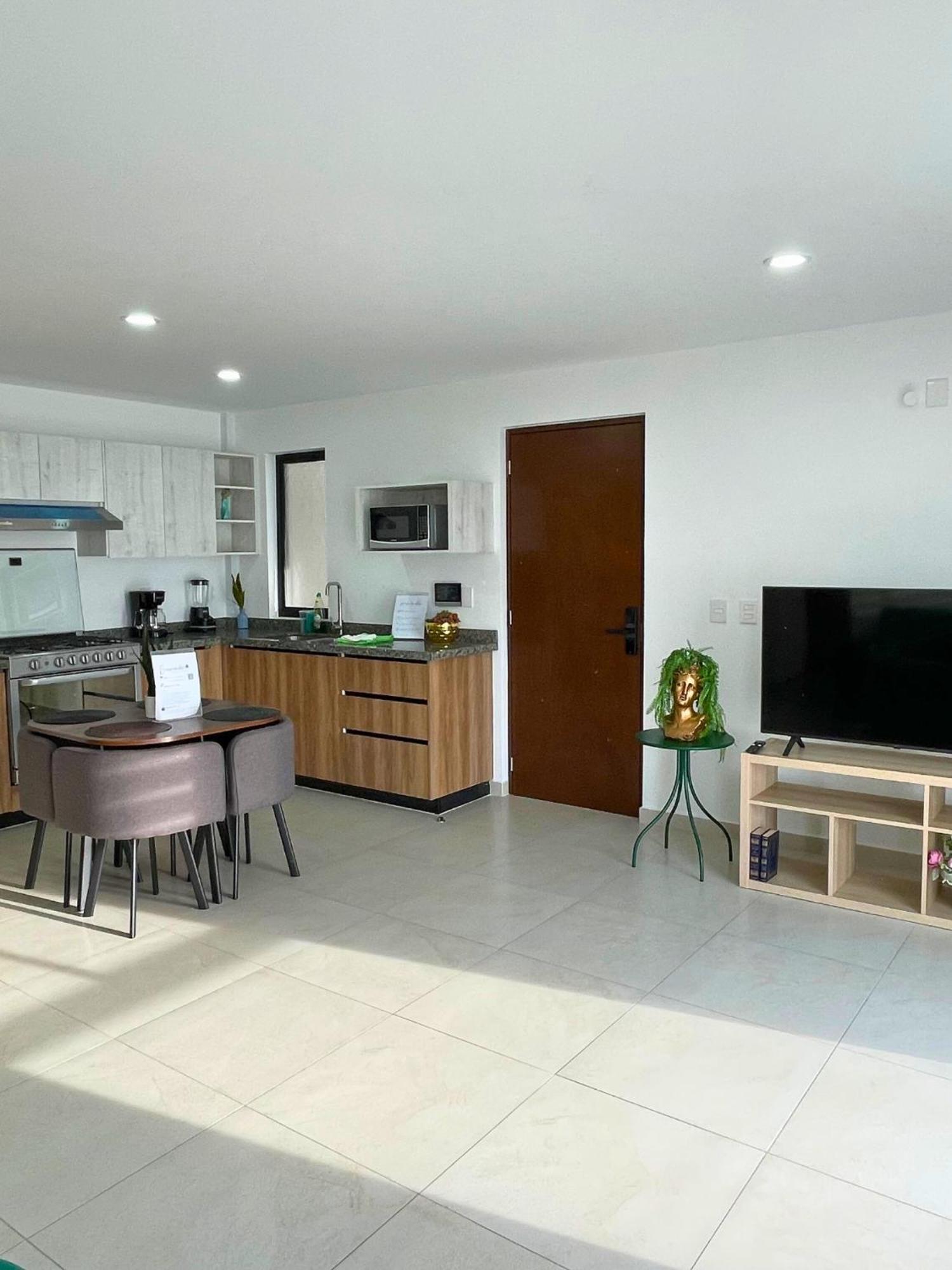 Depa Familiar Centrico Gdl Con Estacionamiento Apartment Гуадалахара Екстериор снимка