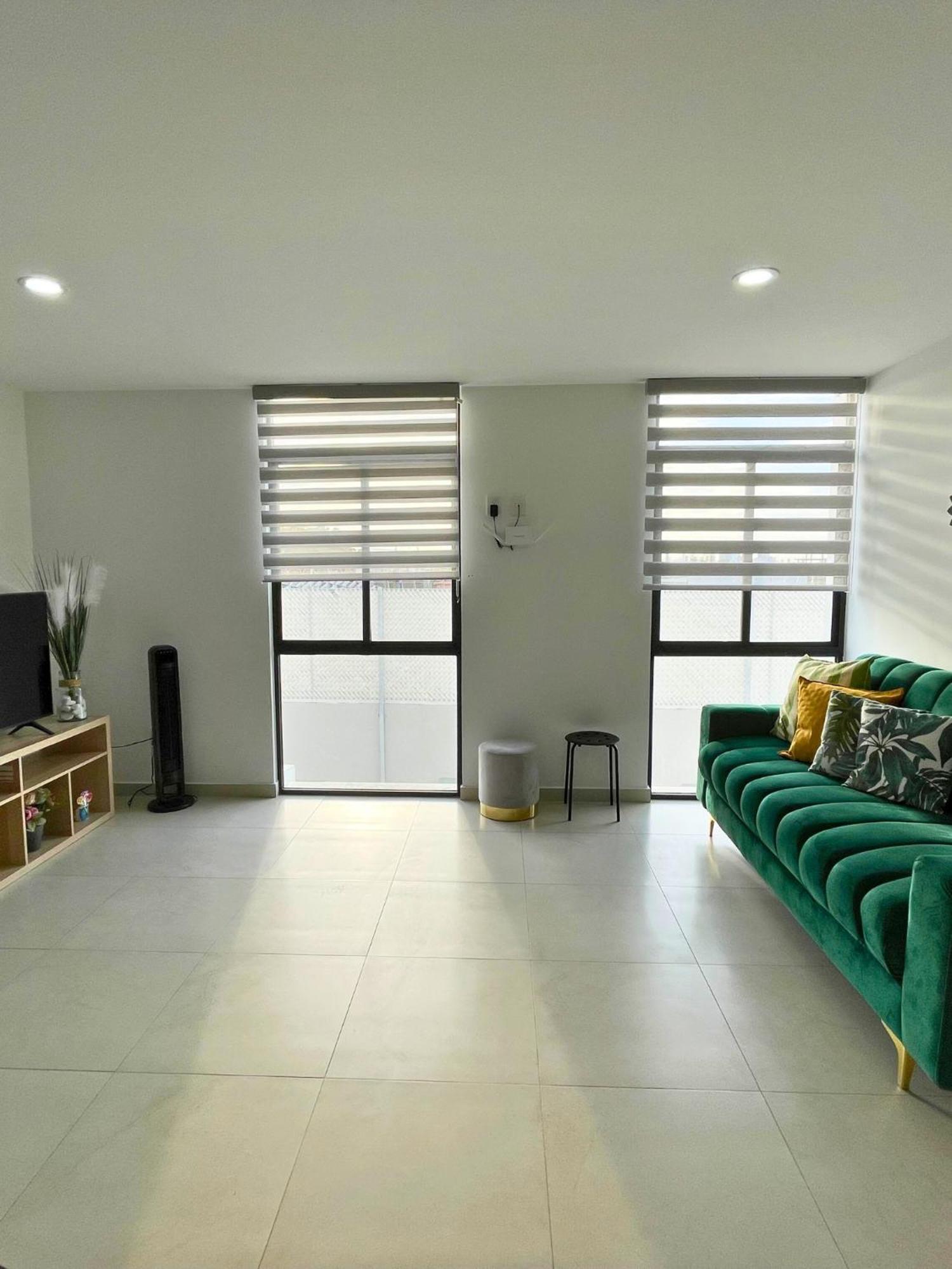 Depa Familiar Centrico Gdl Con Estacionamiento Apartment Гуадалахара Екстериор снимка